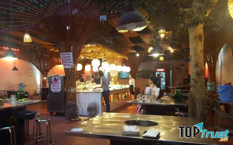 Không gian quán KuShin BBQ