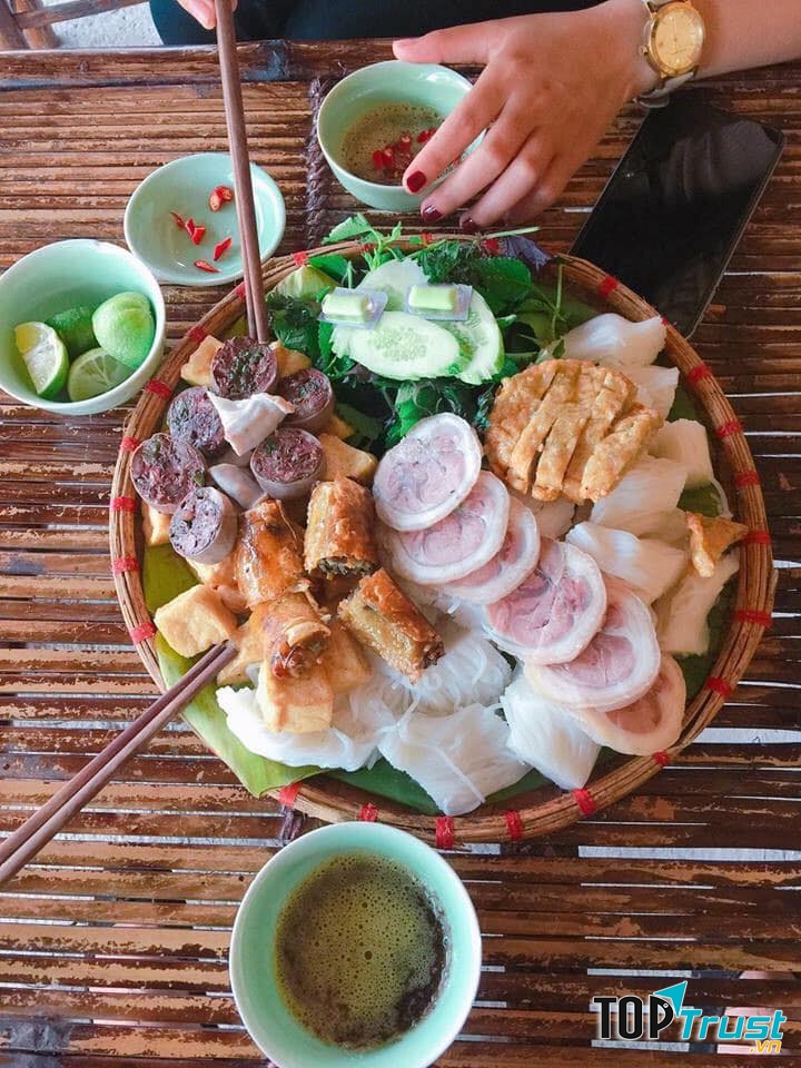 Bún đậu mắm tôm hấp dẫn tại tiệm