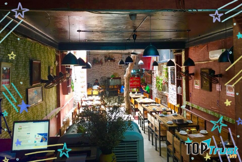 Quán rộng rãi , dễ tìm