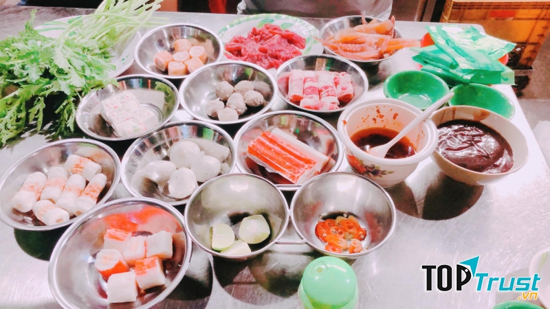 Quán rất dễ tìm, đến Trần Tuấn Khải để ý một chút là có thể tìm ra quán.