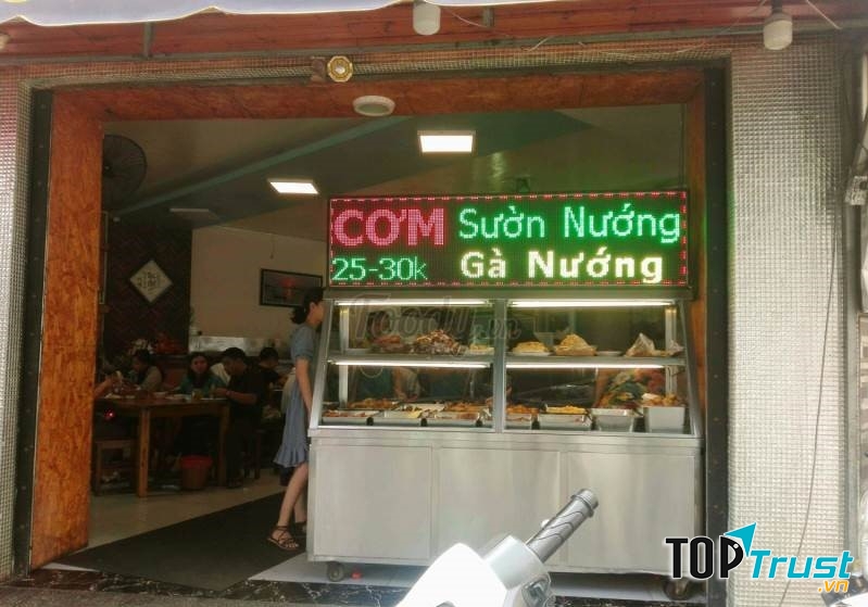 Quán Lệ – Cơm Sườn Nướng & Cơm Gà Nướng