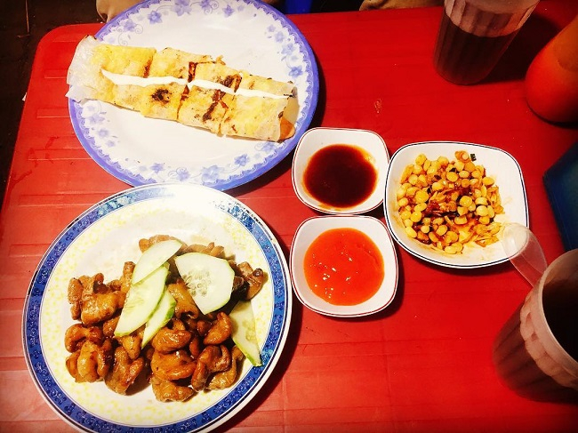 Quán lòng nướng 2 bà già