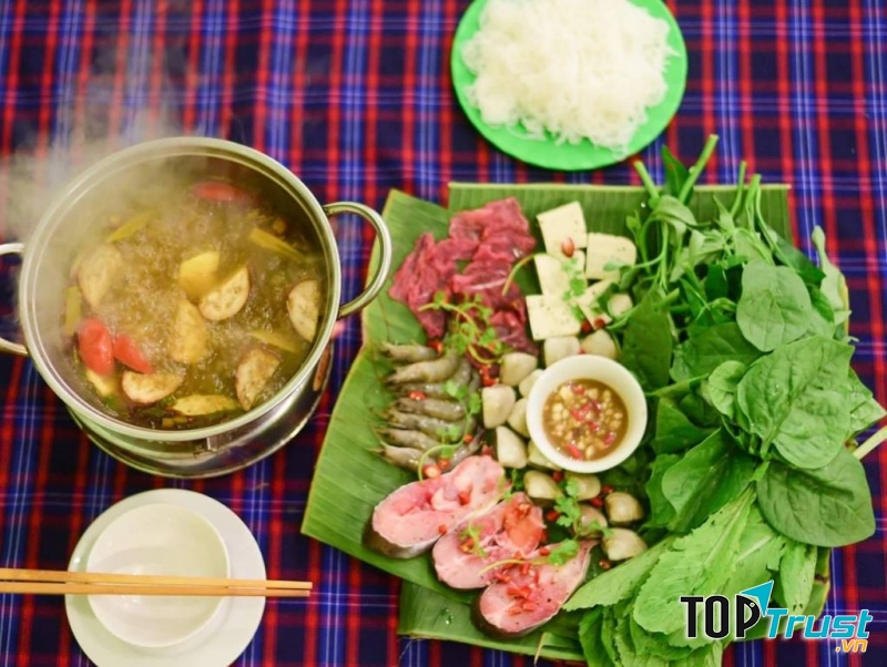 Lẩu của quán Mắm