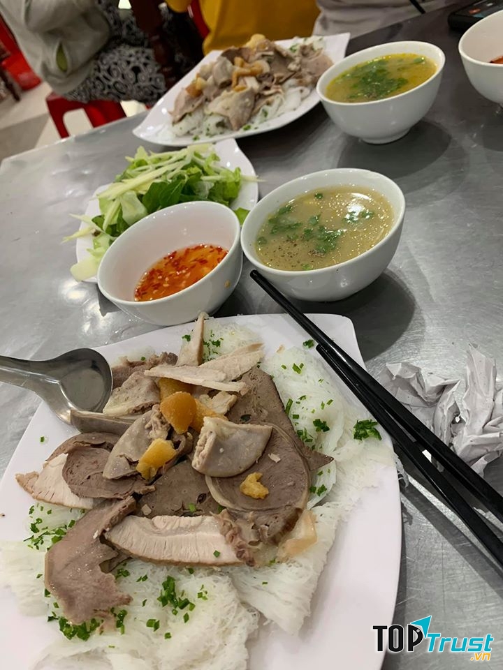 Quán bánh hỏi cháo lòng Mẫn