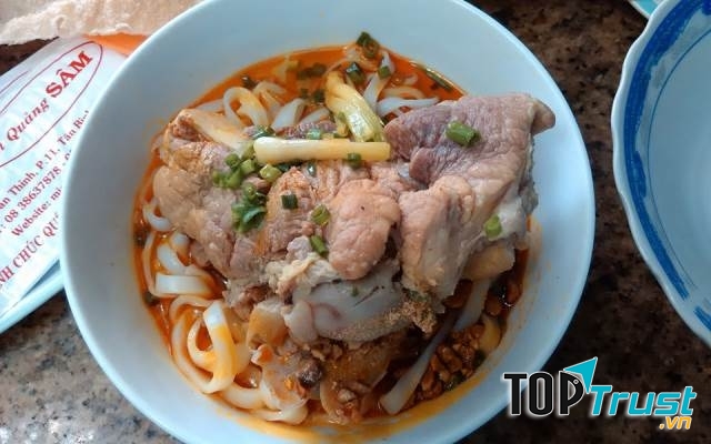 Một tô mì Quảng ở Quán Mì Quảng Sâm
