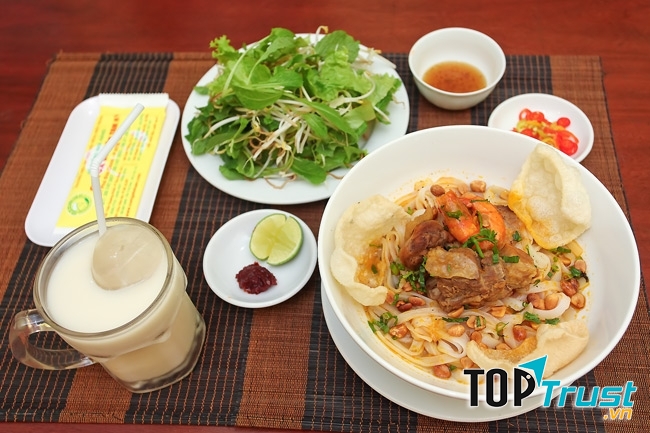 Mỳ Quảng Bà Mua - Đặc sản của thành phố biển