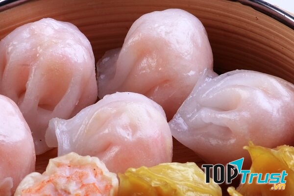 Tôm được lựa chọn kĩ lưỡng, đảm bảo luôn tươi ngon và chỉ sử dụng trong ngày