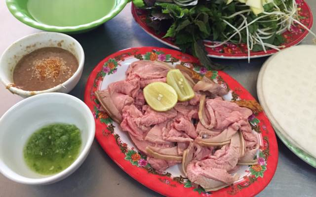 Bê Thui Cầu Mống Quán Rô