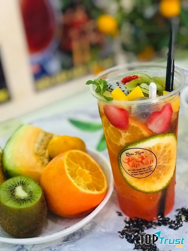 Thức uống tại quán có đầy đủ từ các loại trà trái cây cho tới trà sữa đủ vị