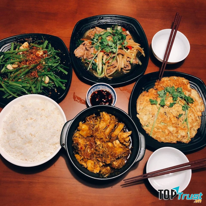 Món ngon ở đây mang đậm chất quê hương dân dã mà đậm vị