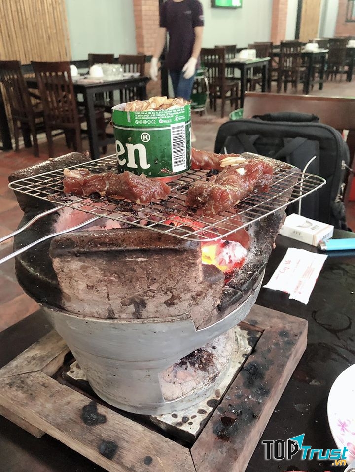 Quán nhậu Cây Me