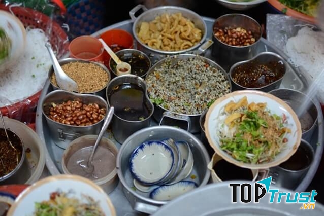 Cơm hến Quán Nhỏ