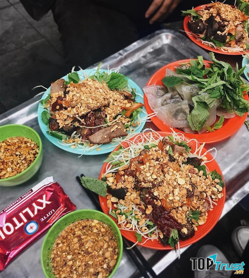 Quán Nộm Long Vi Dung