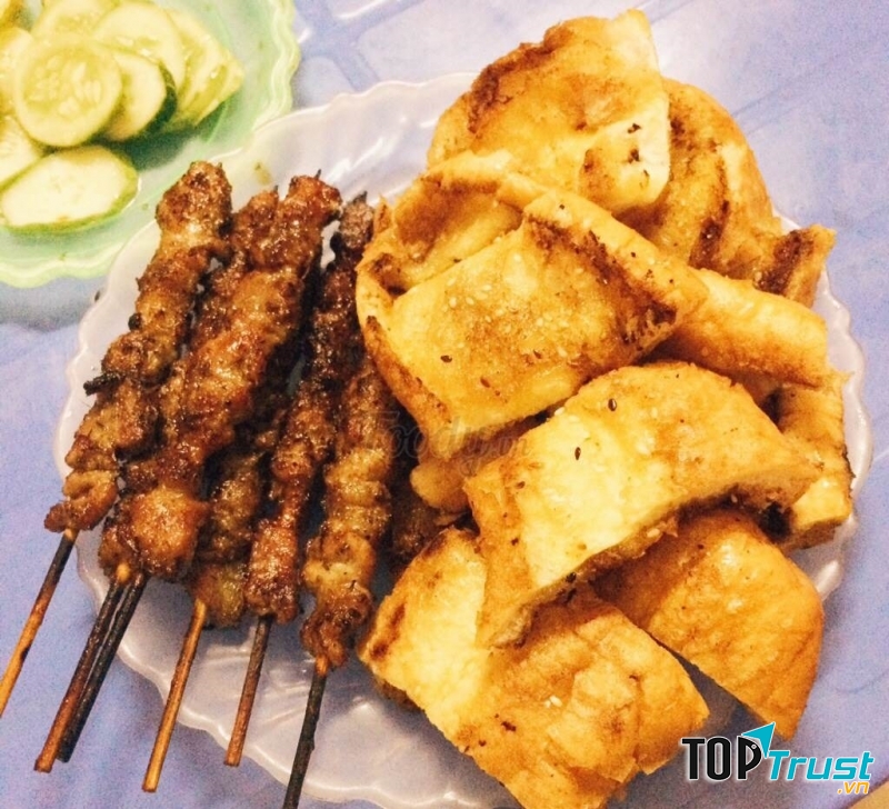 Quán Nướng AAA là quán ăn sinh viên ngon rẻ, nổi tiếng ở Hà Nội