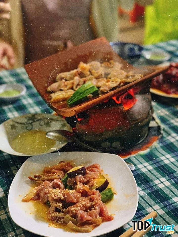 Tại Đà Lạt không thiếu những quán nướng nổi tiếng, trong đó quán nướng Cu Tây là gương mặt không thể không nhắc đến.