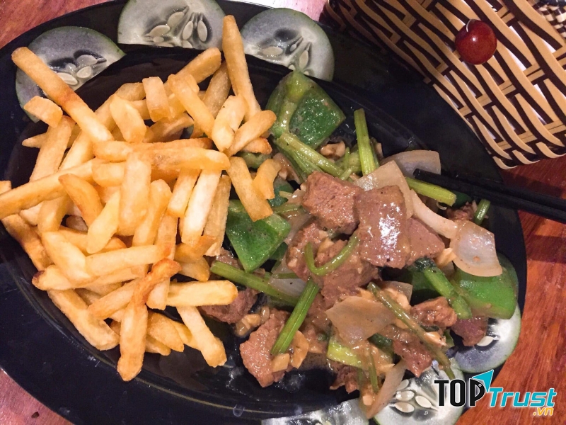 Đồ ăn tại quán