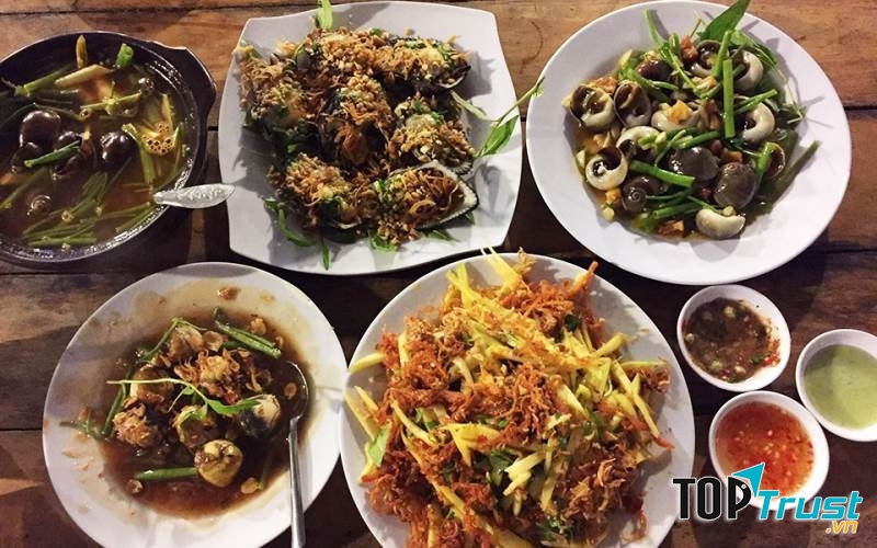 Quán Ốc 13 sở hữu một menu đa dạng các món ăn ngon