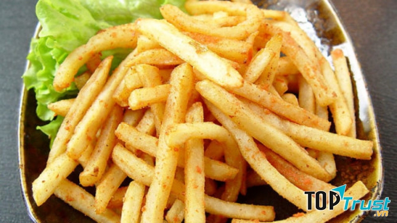 Quán ốc, nem và khoai rán