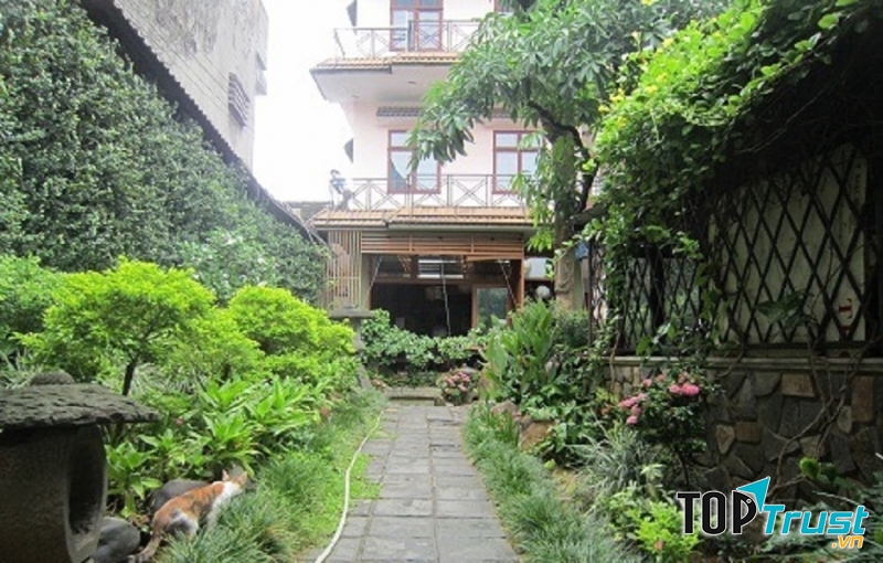 Lối vào quán Sakura Friend Cafe