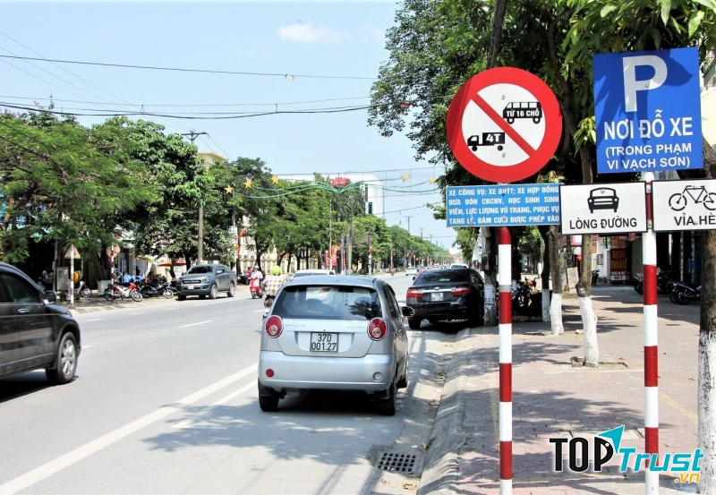 Lái xe cần phải nắm vững biển báo, phân biệt làn đường