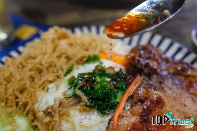 Cơm tấm sườn bì chả