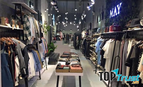 Cũng có thể nói đây là nơi có nhiều shop quần áo dành cho nam nhất ở Hà Nội.