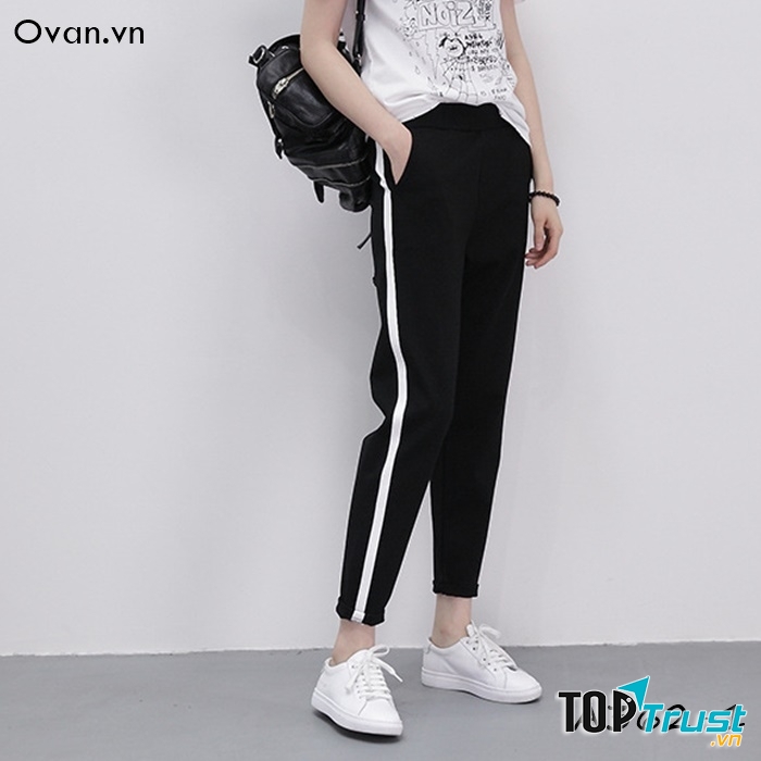 Quần thể thao kẻ sọc