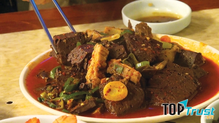 Món tiết ở quán