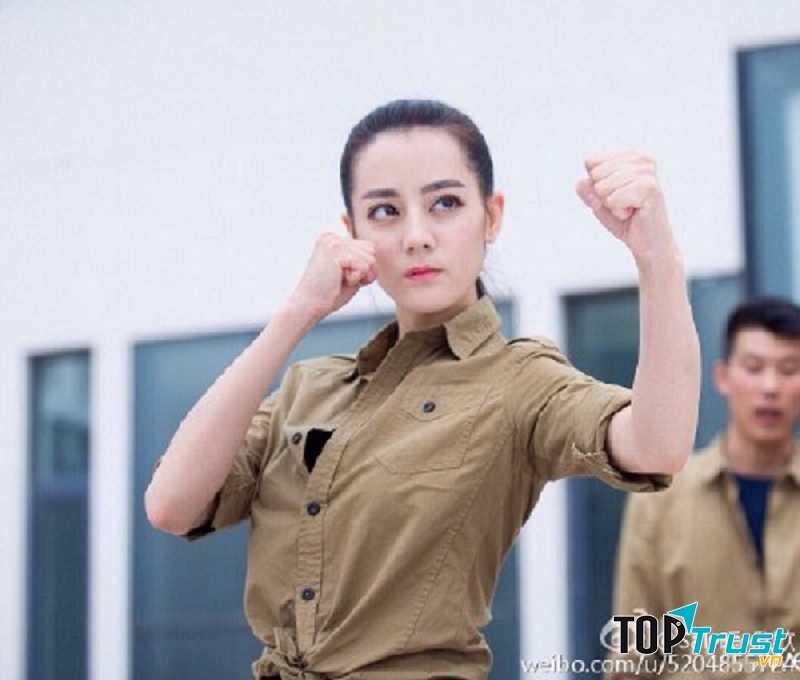 Địch Lệ Nhiệt Ba với tạo hình quyến rũ và cực ngầu