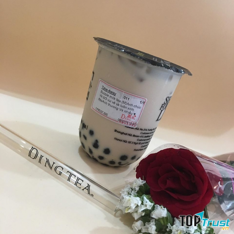 Ding Tea là một trong những quán trà sữa Đài Loan được nhượng quyền nằm trên đường Bà Triệu