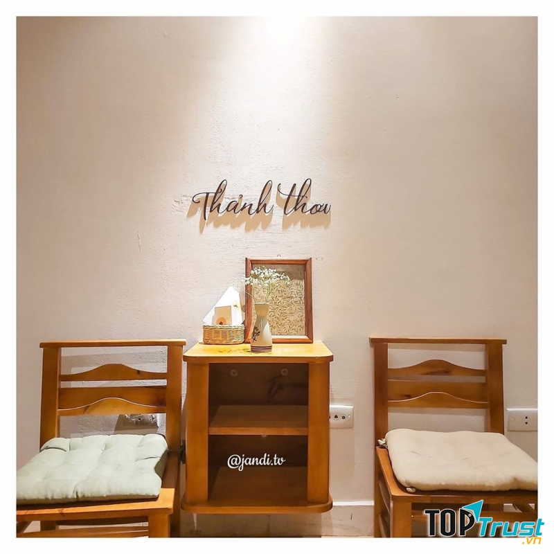 Một góc Thảnh thơi nhâm nhi miếng bánh và tách trà