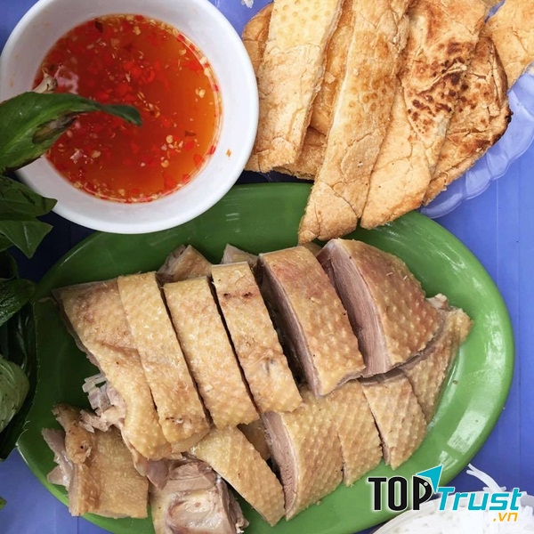 Thịt vịt luộc chấm nước mắm chua ngọt ngon không cưỡng nổi