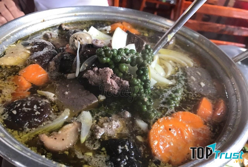 Món vịt thơm ngon tại quán Hương Lúa