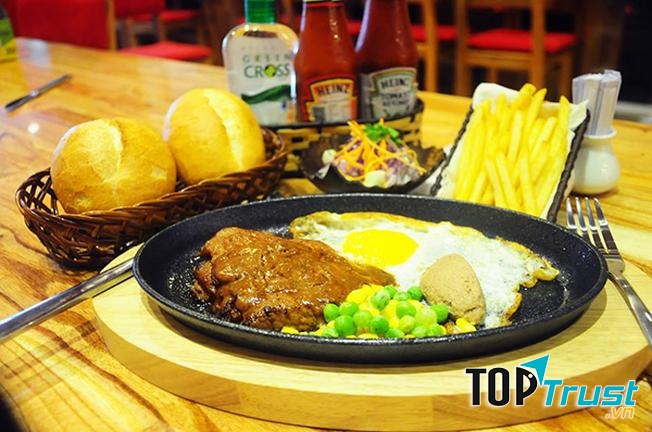Vua Bò Né Yope là một quán ăn nổi tiếng ngon bổ rẻ