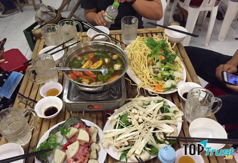 Lẩu cua đồng ở Quán Xưa