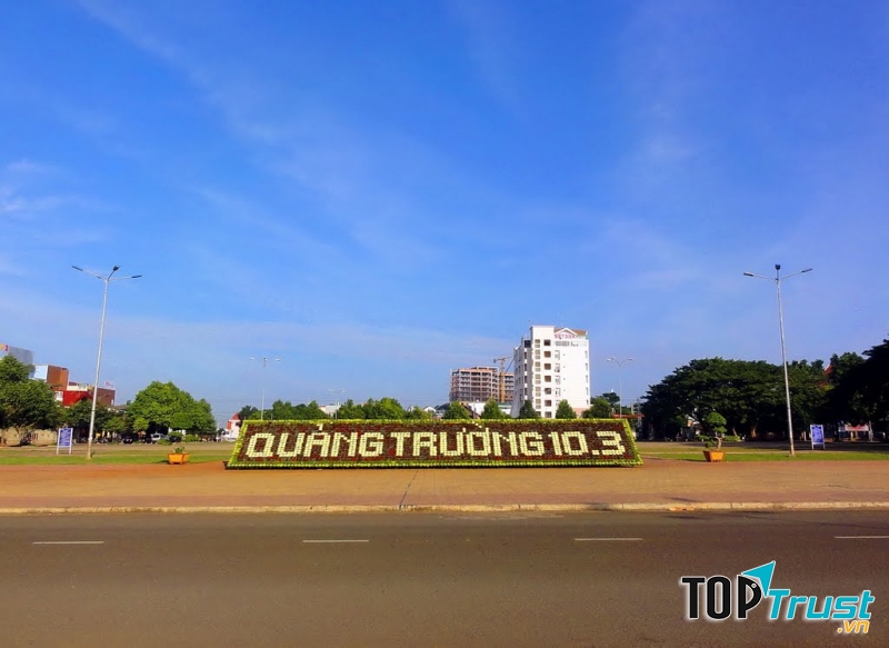 Quảng trường 10/3