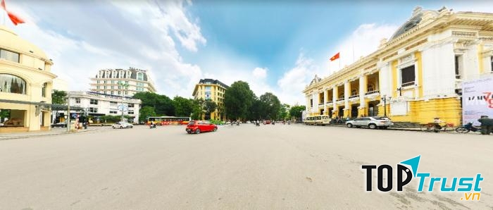 Quảng trường Cách mạng tháng Tám