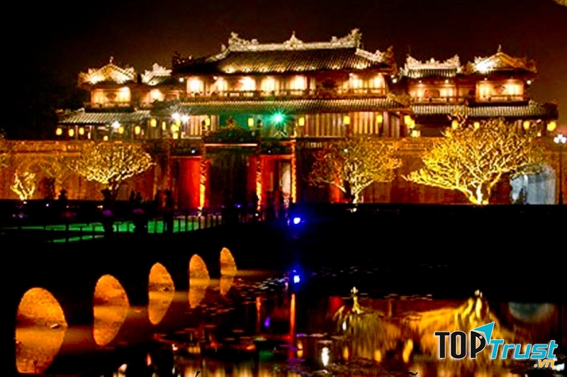 Cung đình Huế lung linh trong đêm giao thừa