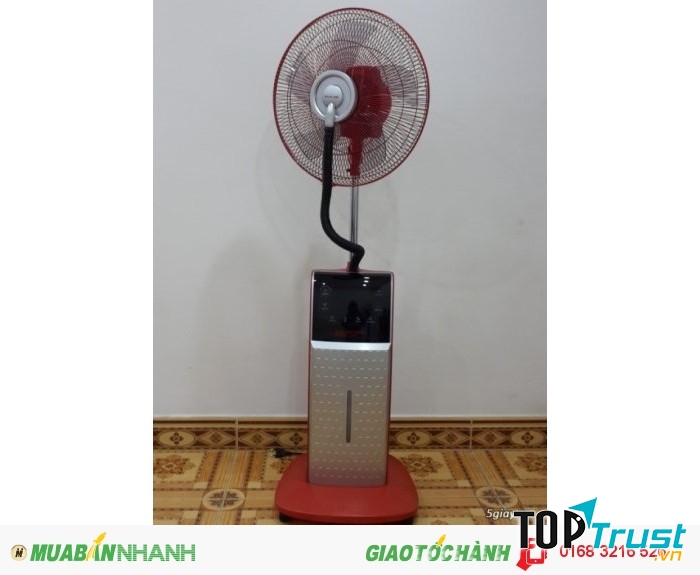 Quạt phun sương Khaluck KL-390 có bảng điều khiển với màn hình LCD chất lượng cao