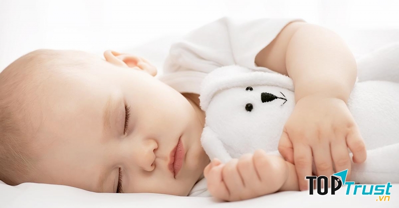 Quạt sưởi 2 chiều Tiross TS-945 giúp con bạn có một mùa đông ấm