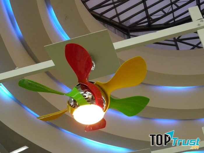 Quạt trần trang trí AlphaFan F410 ngoài chức năng của quạt thì đây còn là đèn trang trí