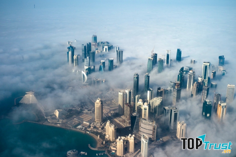 Qatar, quốc gia được coi là giàu có nhất hiện nay tính theo GDP bình quân đầu người, nhưng cũng đồng thời là nơi chịu nhiều ô nhiễm nhất.