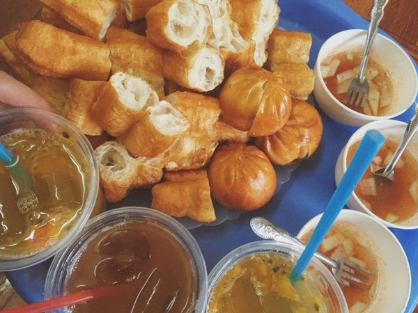 Quẩy nóng, bánh bao chiên, nước quất siêu ngon