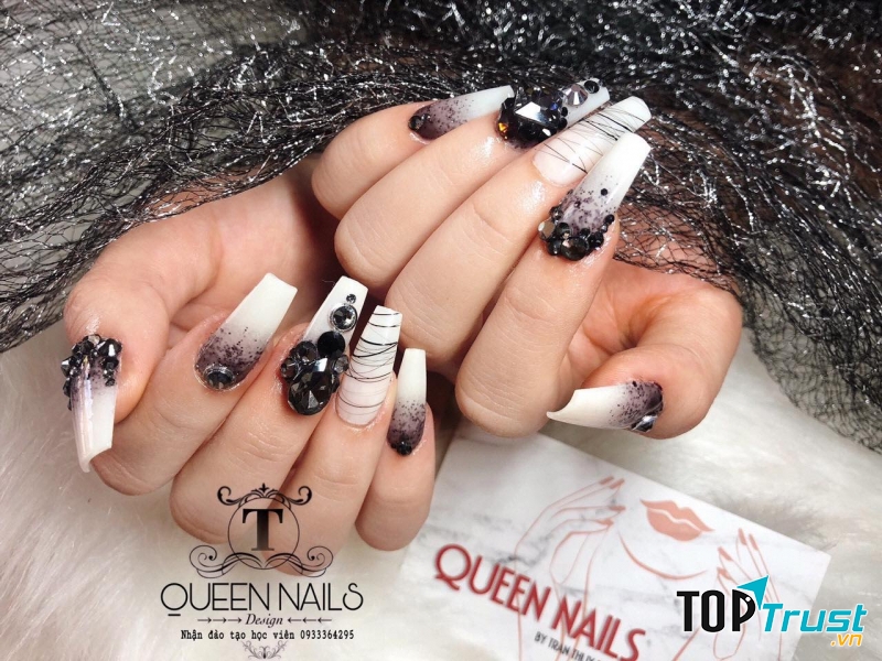 Queen Nail