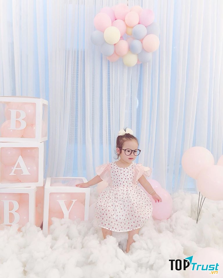 Đến với studio, bé yêu của bạn có thể thoải mái chơi đùa trong phim trường rộng lớn, được ghi lại những shoot hình đẹp nhất.