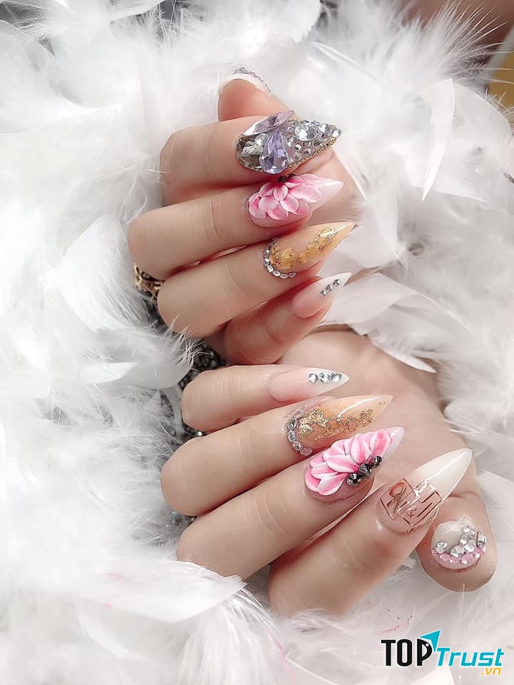 Queen’s Eyelash - Nail