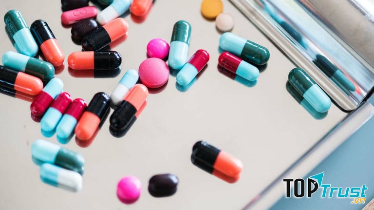 Hoàn toàn không được uống liều gấp đôi vào cùng một bữa ăn.