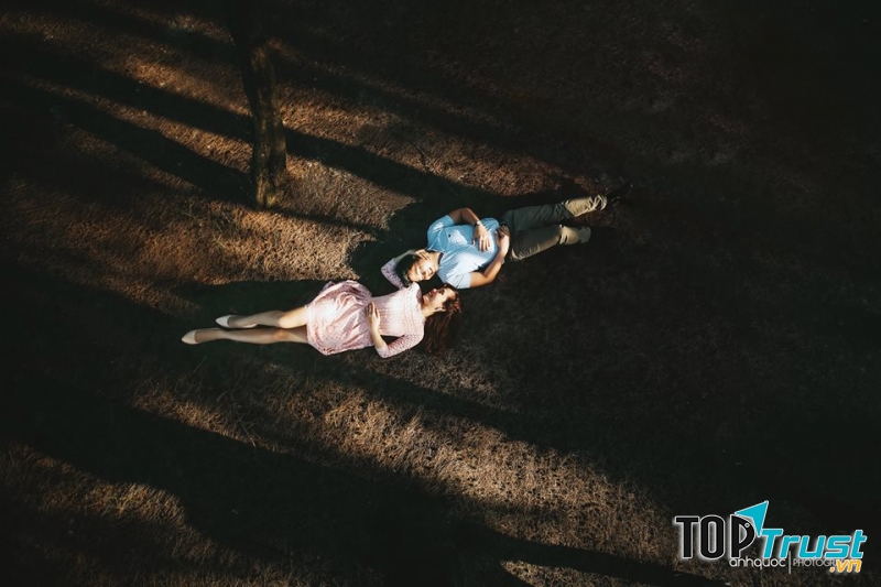 Đội ngũ phó nháy thật chuyên nghiệp, biết sáng tạo những khung hình ấn tượng nhất để tạo lên một bộ ảnh gia đình đầy sống động