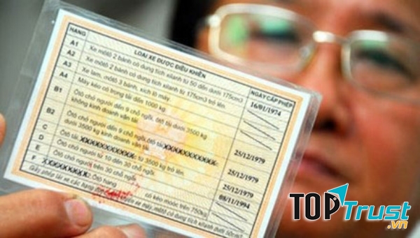 Khuyến khích người dân đổi GPLX sang vật liệu PET mới