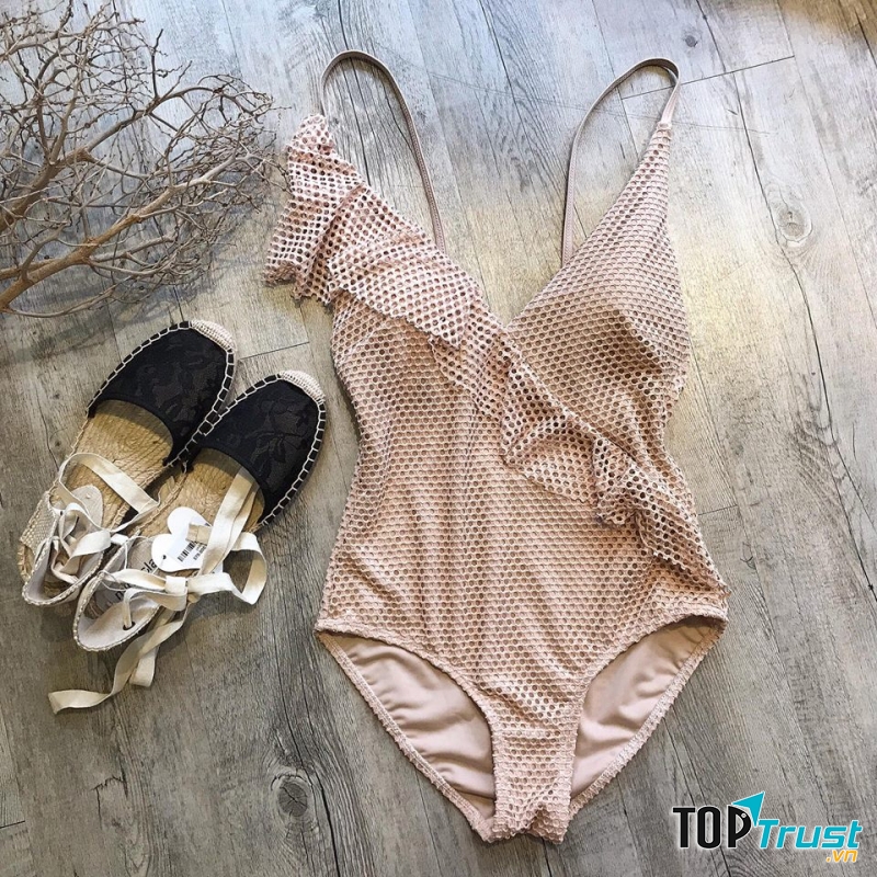Quyên Bikini PAGE